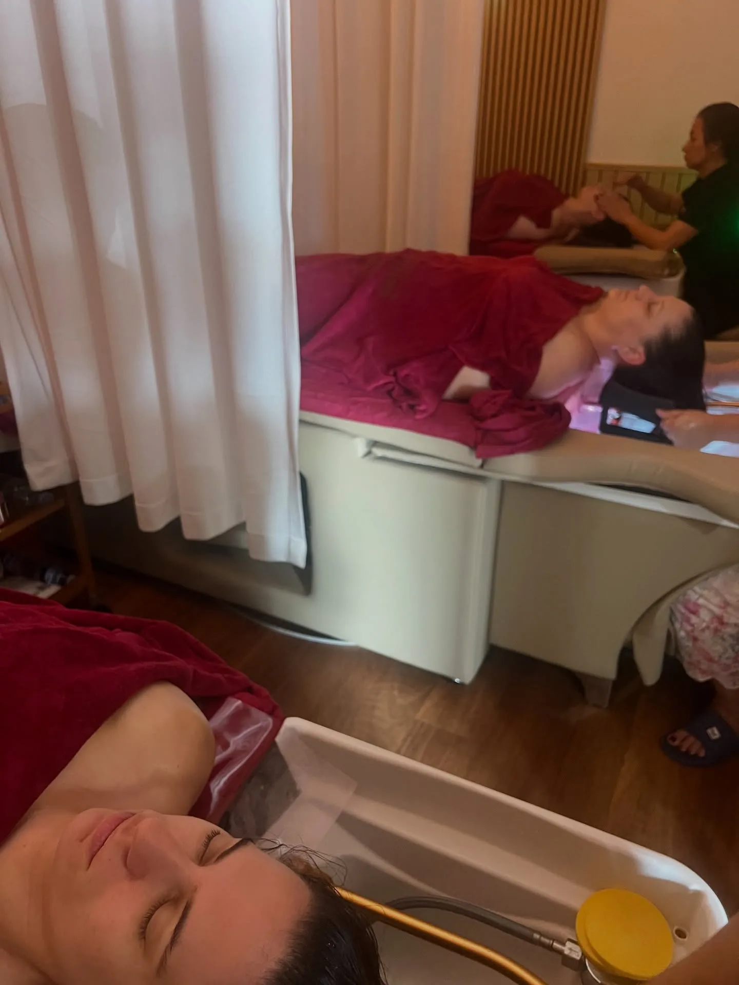 Guests reclining on garnet-linen beds receiving the Japanese head-spa treatment